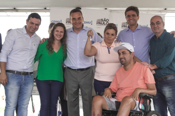 Foto - Entrega da CDHU
