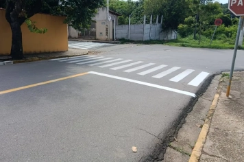 Pinturas de vias sendo realizadas