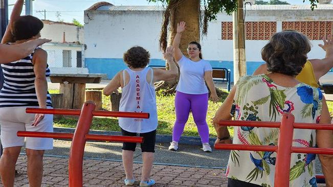 Grupo Feliz Idade: Movimente-se com Alegria